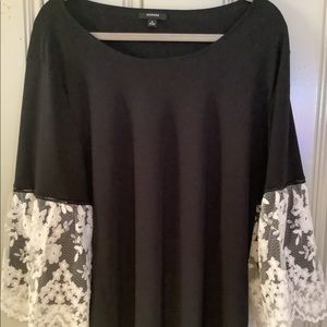 Women’s tunic with lace overlay on sleeves